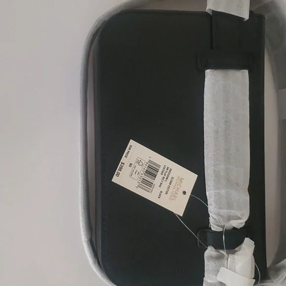 Sm flap belt bag leather,  Michael kors. Black / white, Adjustable 24in-43in. - Picture 5 of 7